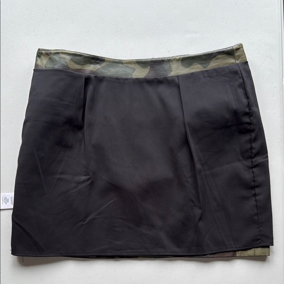 Sam Edelman Camo Green Mini Skirt Faux Leather Fully Lined - Picture 7 of 16